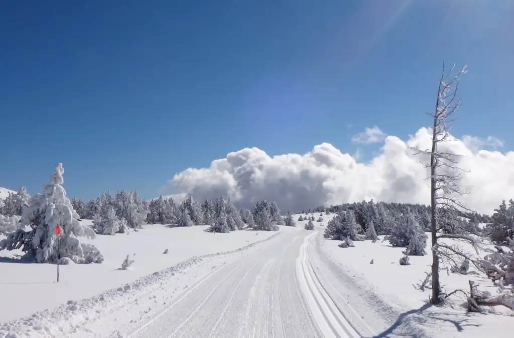 Une piste de ski de fond à la station pyrénées 2000